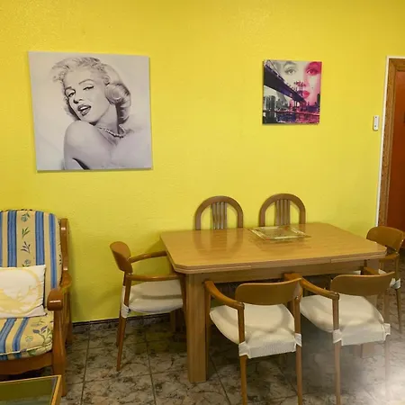 Broadway Es Mar شقة